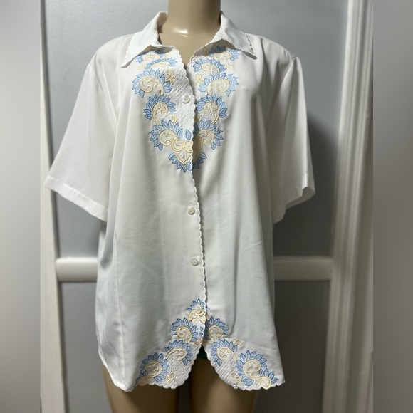 joanna Other - Elegant White Button Down Shirt with Blue and Yellow Embroidery